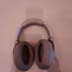 Headphones Sony, as reported by Van der Valk Hotel Schiphol using iLost