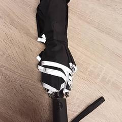 Esernyő, amint azt EBS Spijkenisse az iLost segítségével jelentette.