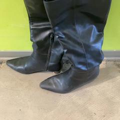 Boots Black, leather, as reported by MEININGER Hotel Berlin East Side Gallary using iLost