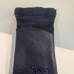 Pouzdro na brýle s brýlemi Blauw 'Le Specs, jak nahlášeno AFAS Live pomocí iLost