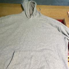 Mikina Hollister Hoofdie, jak nahlášeno MEININGER Hotel Berlin East Side Gallary pomocí iLost