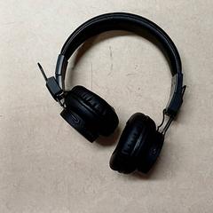 Auriculars, segons ha informat Qbuzz GD Groningen Peizerweg mitjançant iLost