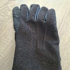 إكسسوارات الملابس، كما تم الإبلاغ عنه بواسطة EBS OV Poeldijk عبر iLost