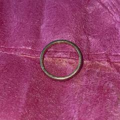 Gouden ring met gravering, jak bylo nahlášeno na iLost