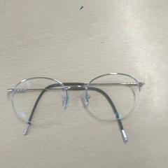 Gafas Grijs, ha sido reportado por Centraal magazijn con iLost