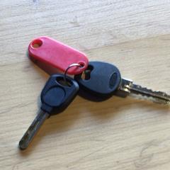 Cykelnyckel Er staat een tekst op het label, rapporterat av Paaspop 2025 med iLost