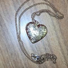 Colar, como reportado por Qbuzz DMG utilizando o iLost