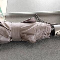 Paraugas, segundo informou Regio Limburg - Leuven usando iLost