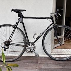 Zwarte racefiets, Peugeot, Y2050945 (serienummer), som rapporterats till iLost