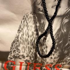 Purchase guess, segundo informou Designer Outlet Roermond usando iLost