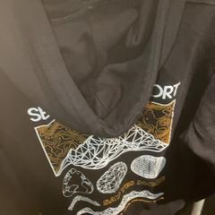 Sudadera black printed, ha sido reportado por Club Nyx/Exit Café con iLost