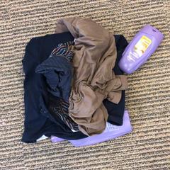 衣類 がiLostで Canisius-Wilhelmina Ziekenhuis によって報告されました