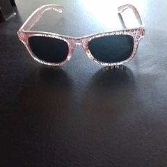 Sonnenbrille Roze, gemeldet von Apenheul über iLost