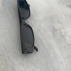 Occhiali da sole, come riportato da Arriva Achterhoek-Rivierenland utilizzando iLost