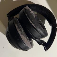 Headset Black, rapporterat av Club Nyx/Exit Café med iLost