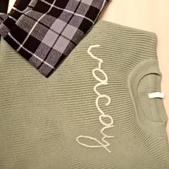 セーター & スカーフ がiLostで Mövenpick Hotel Amsterdam City Centre によって報告されました