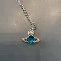 Collier Silver necklace, a été signalé par MEININGER Hotel Amsterdam Amstel utilisant iLost