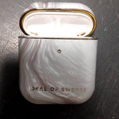 Airpods fodral, rapporterat av Qbuzz servicepunt  Emmen med iLost