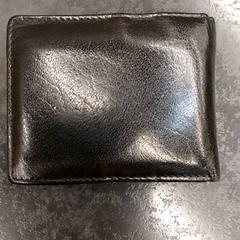 財布 がiLostで Rotterdam The Hague Airport によって報告されました