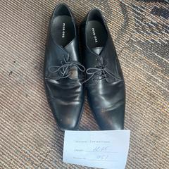 Zapatos, segundo informou Haven Hotel Rotterdam usando iLost