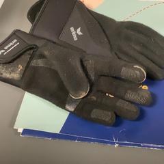 Handskar Black fleece, rapporterat av MEININGER Hotel Copenhagen med iLost