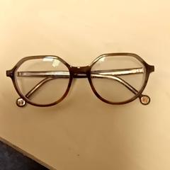 Brýle, jak nahlášeno Mövenpick Hotel Amsterdam City Centre pomocí iLost