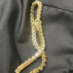 Gouden armband met steentjes, como reportado ao iLost