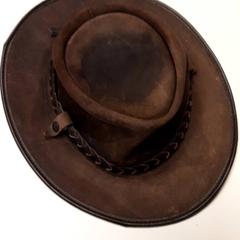 القبعة، كما تم الإبلاغ عنه بواسطة Qbuzz ZHN عبر iLost