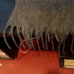 Shawl Grijs, as reported by TivoliVredenburg using iLost