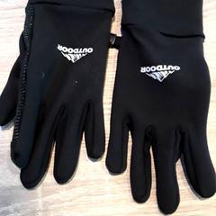 Guants, segons ha informat EBS Tramplein mitjançant iLost