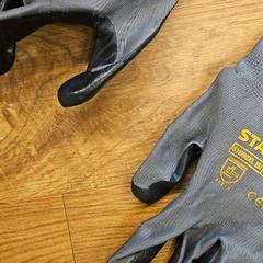 Eskularrua, gisa salatu by Loveland ADE | Mediahaven & Theater Amsterdam iLost erabiliz