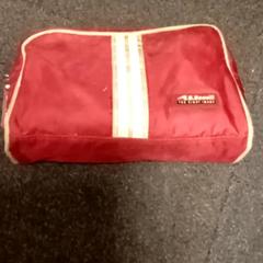 화장실 가방 tas, iLost를 사용하여 Mövenpick Hotel Amsterdam City Centre에 보고됨