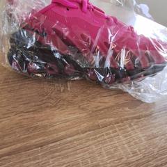 Sneakers roze, as reported by RRReis IJssel-Vecht Lelystad using iLost