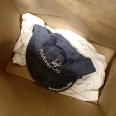 Tas met diverse spullen, ako bolo nahlásené Mövenpick Hotel Amsterdam City Centre pomocou iLost