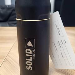 Bouteille à boire Zwart, a été signalé par Connexxion Noord Holland Noord Hoorn utilisant iLost