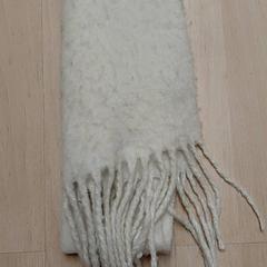 Xaile, como reportado por IKEA Strasbourg utilizando o iLost