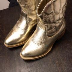 Botas Kinder goud, ha sido reportado por Attractie- & Vakantiepark Slagharen con iLost