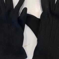 Handschoenen Zwart, a été signalé par Pathé Rembrandt Utrecht utilisant iLost
