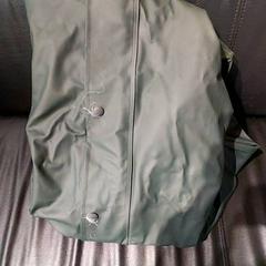 Imperméable vetement impermeable, a été signalé par IKEA Nantes utilisant iLost