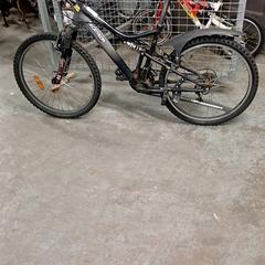 Bicicleta Decathlon Cycle Zwart/grijs, ha sido reportado por Fietsdepot Hasselt con iLost