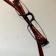 Óculos de leitura Rode armpjes, como reportado por IKEA Groningen utilizando o iLost