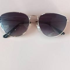 İLost kullanarak ibis Styles Rotterdam Ahoy tarafından bildirildiği gibi Güneş gözlüğü