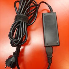 Laptop charger, como reportado por UvA REC utilizando o iLost