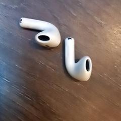 Auriculars sense fil, segons ha informat Leonardo Royal Hotel Amsterdam mitjançant iLost