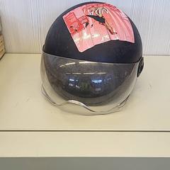 スクーターヘルメット Zwart がiLostで Transdev Gooi en Vechtstreek によって報告されました