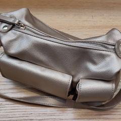 バッグ がiLostで Rijksmuseum van Oudheden によって報告されました