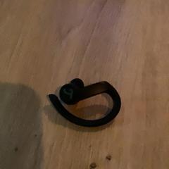 One headphone Black, segundo informou MEININGER Hotel Köln West usando iLost