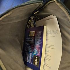 Laptop tas met boek, jak bylo nahlášeno na iLost