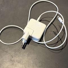 Adaptador & Carregador d'iPhone White, segons ha informat Conscious Hotel Westerpark mitjançant iLost