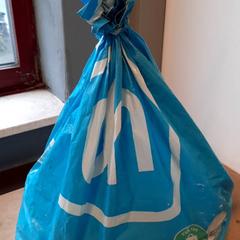 Nejlonzacskó Blauw wit, amint azt Connexxion Zeeuws-Vlaanderen az iLost segítségével jelentette.